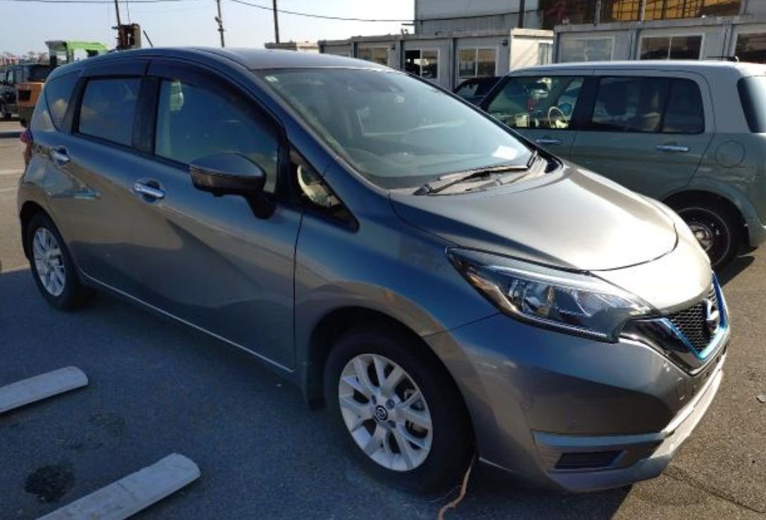 Grey Nissan Note e-POWER seen from the front right