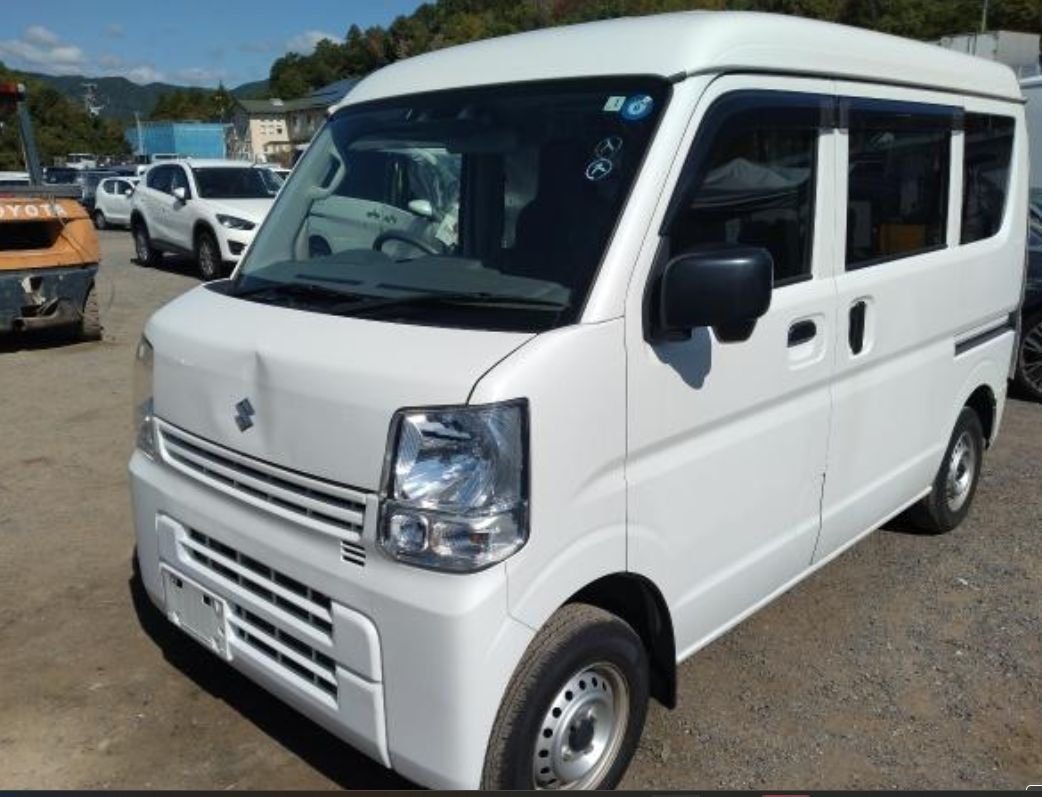 White Suzuki Every kei van seen from the front left