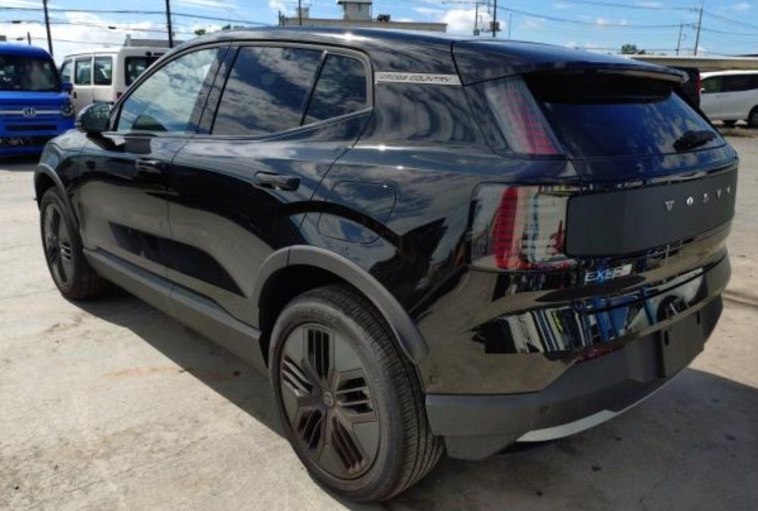 Rear left of the Volvo EX30 Cross Country