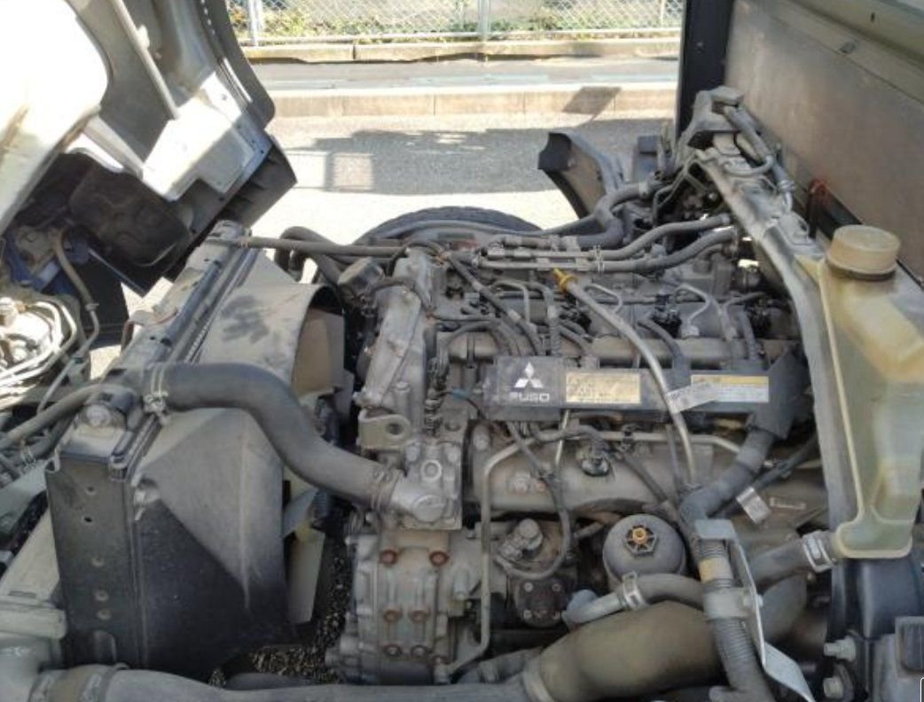 4P10 diesel engine under the tilted cab