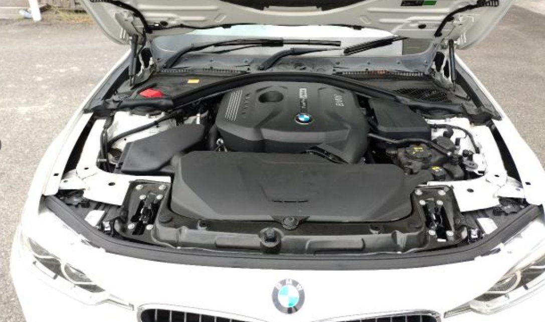 2.0 litre turbo petrol engine bay