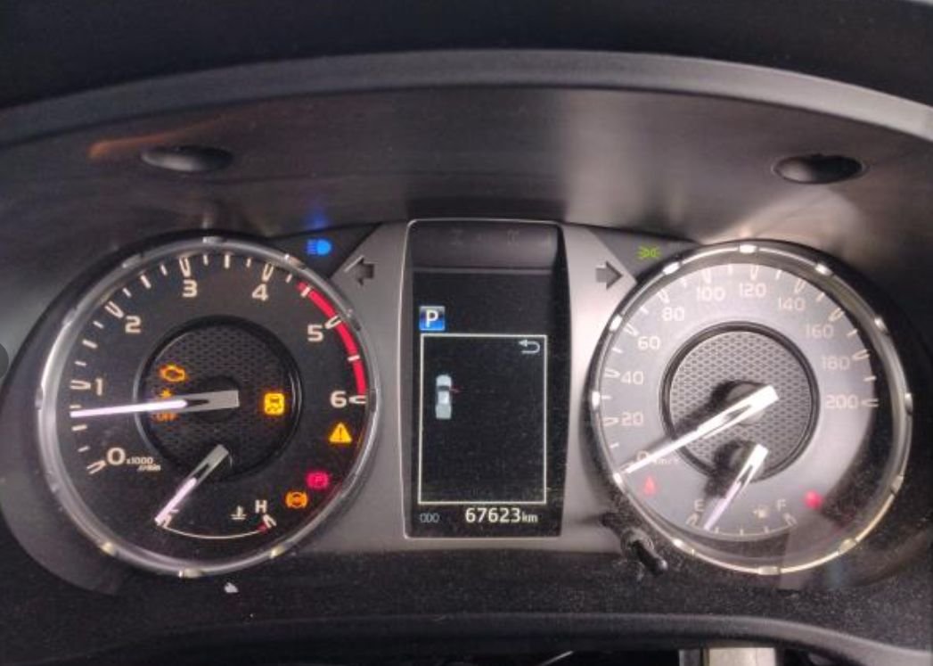 Instrument cluster showing 67,623 km and warning lights