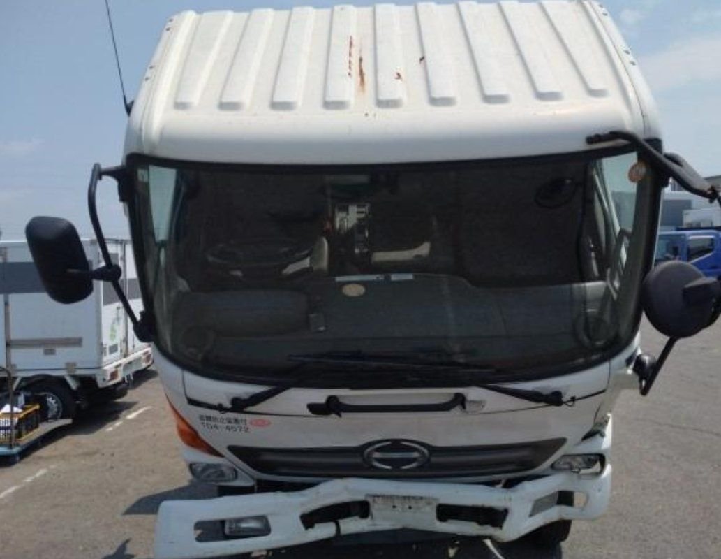 Cab roof with rust spots