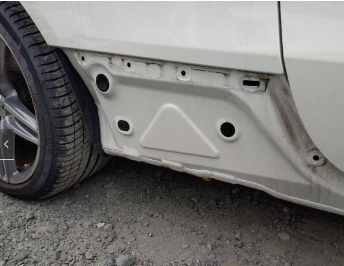 Right-side sill with the side skirt missing