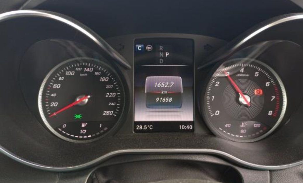 Instrument cluster showing 91,658 km