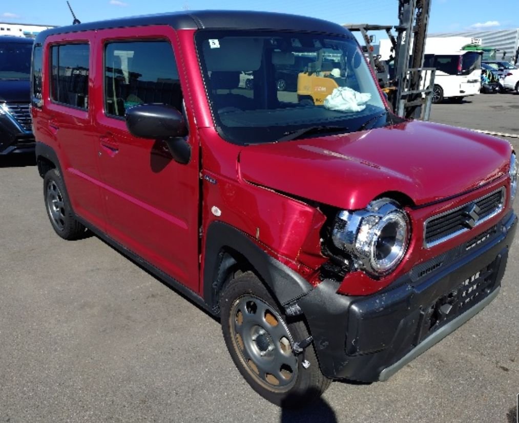 Front right of the Suzuki Hustler showing the front-end damage