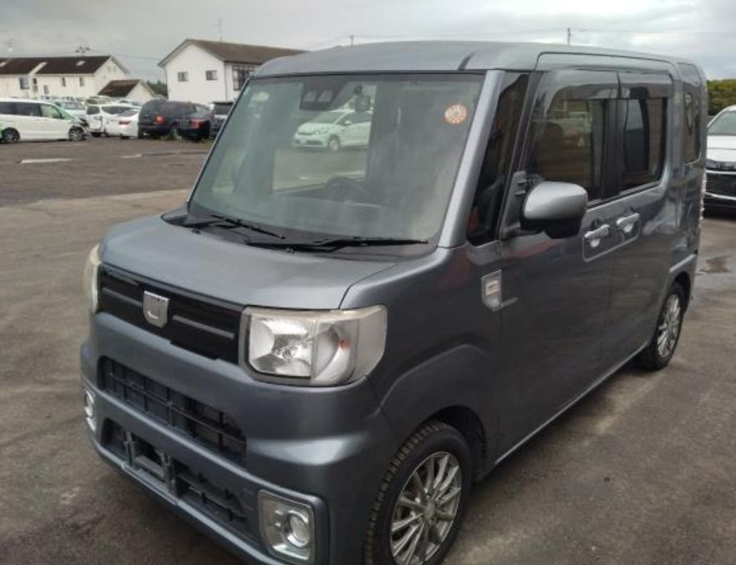 Front left of the Daihatsu Wake