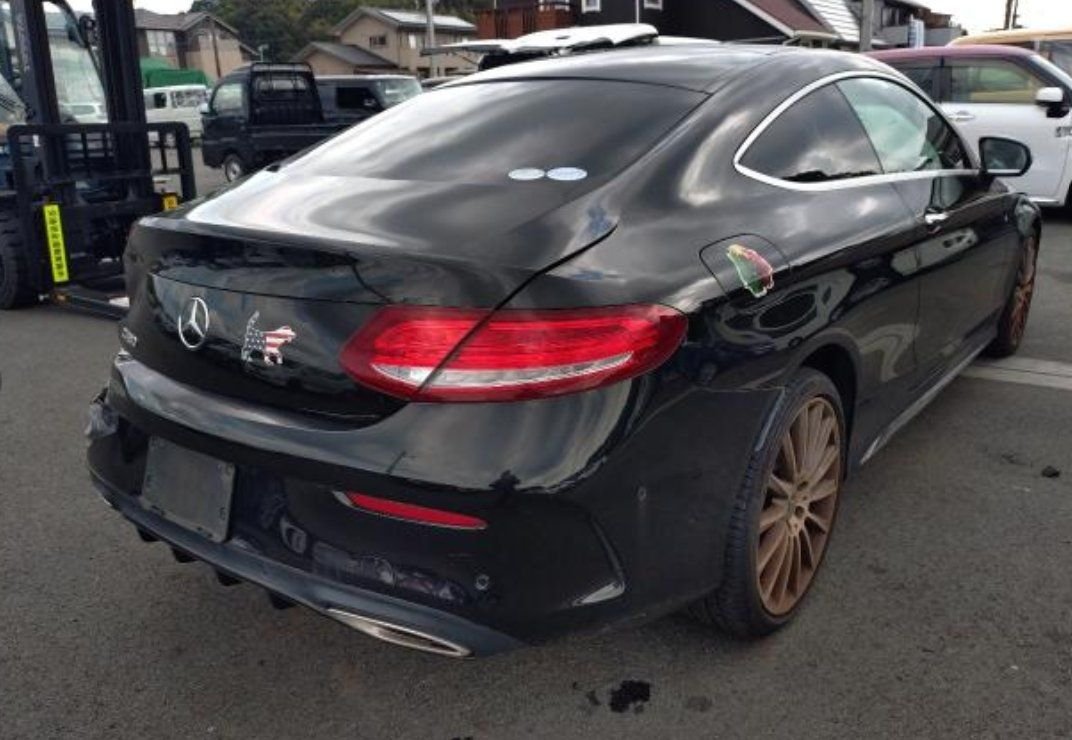 Rear right of the coupe