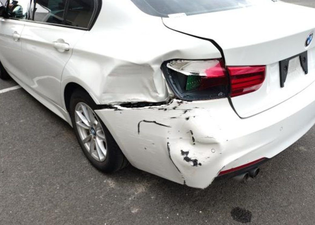 Close-up of the left rear impact damage and broken tail lamp