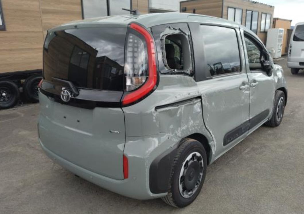 Rear right of the Sienta with a crushed rear quarter and broken quarter glass