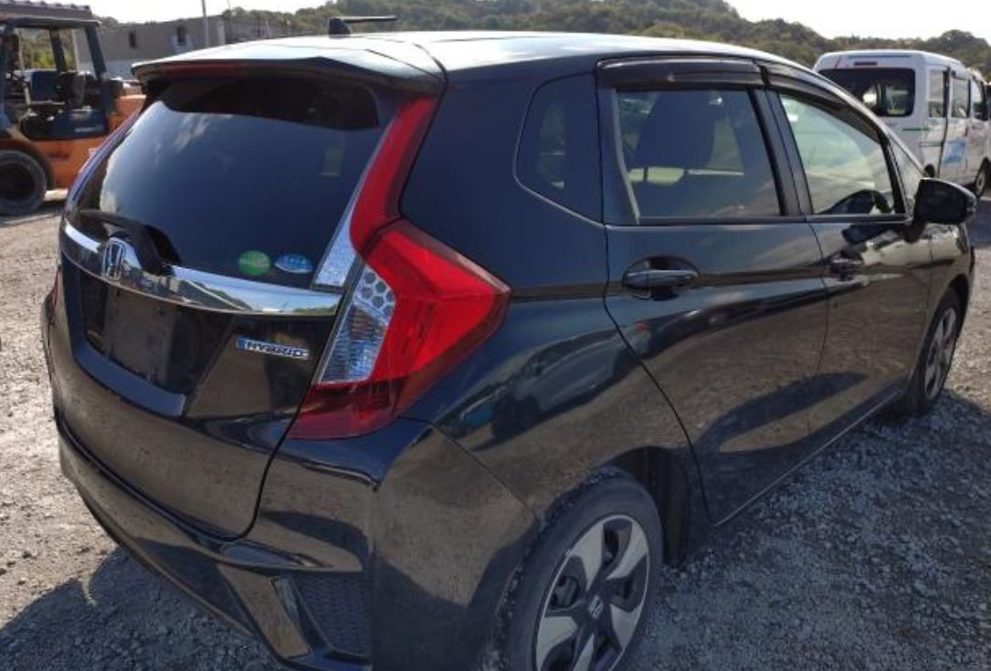 Rear right of the Honda Fit Hybrid