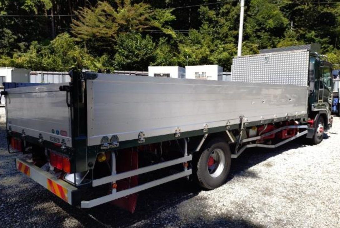 Rear right showing the aluminium flat deck