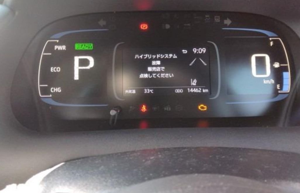 Dashboard showing a hybrid system fault warning and 14,462 km