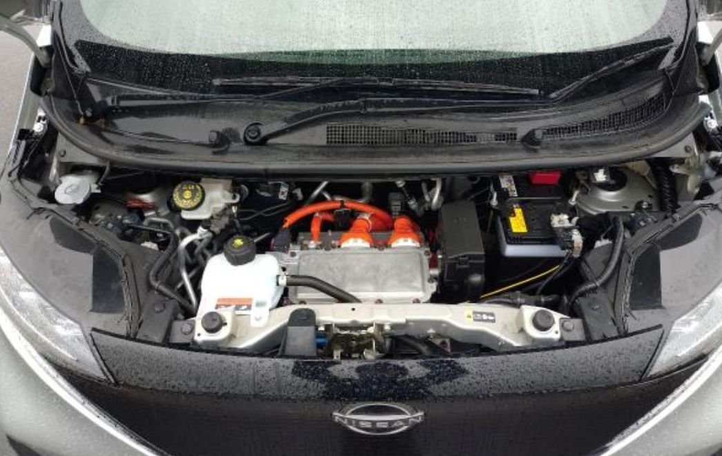 Motor bay of the Nissan Sakura