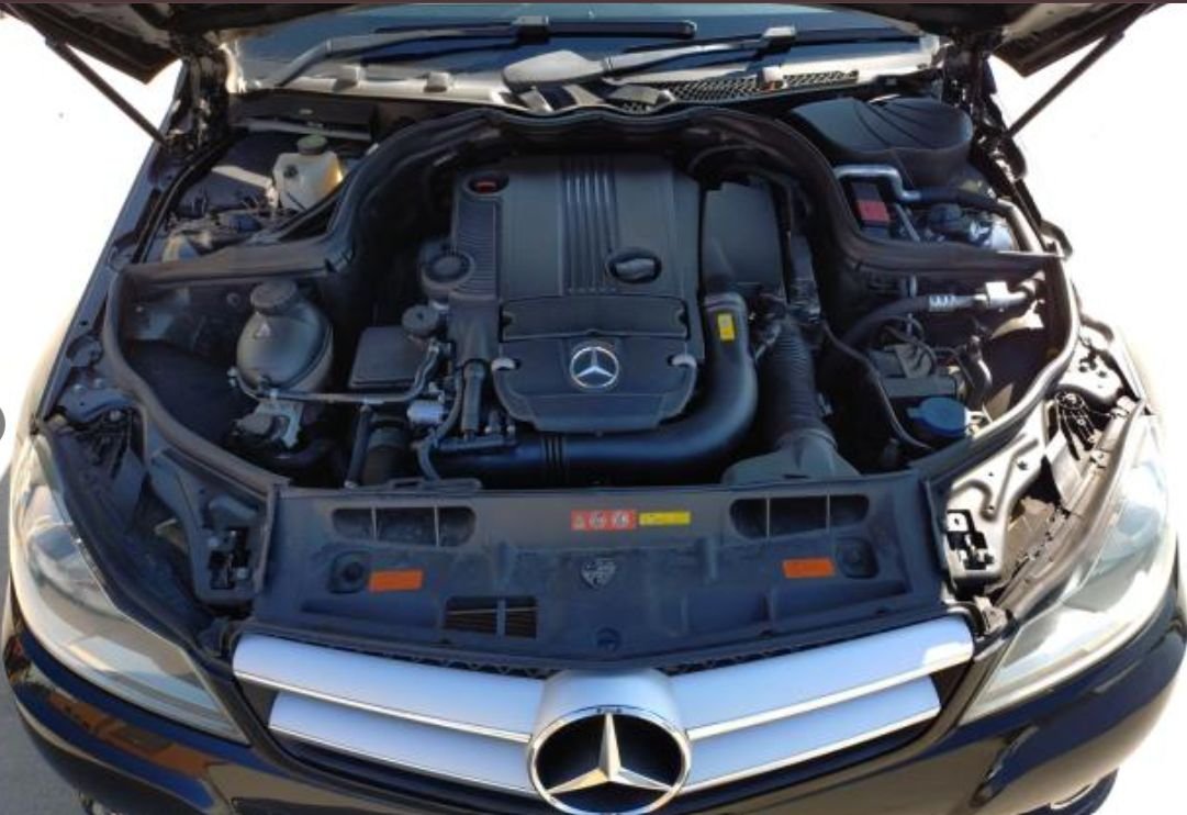 Engine bay of the 1.8 L turbo engine